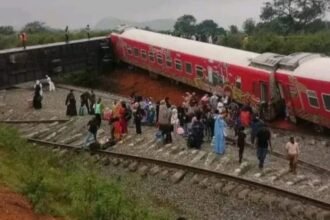 Abuja-Kaduna Train Derails, Reviving Safety Fears