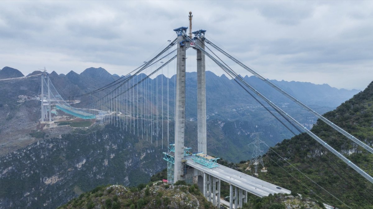 China Unveils Huajiang Grand Canyon Bridge