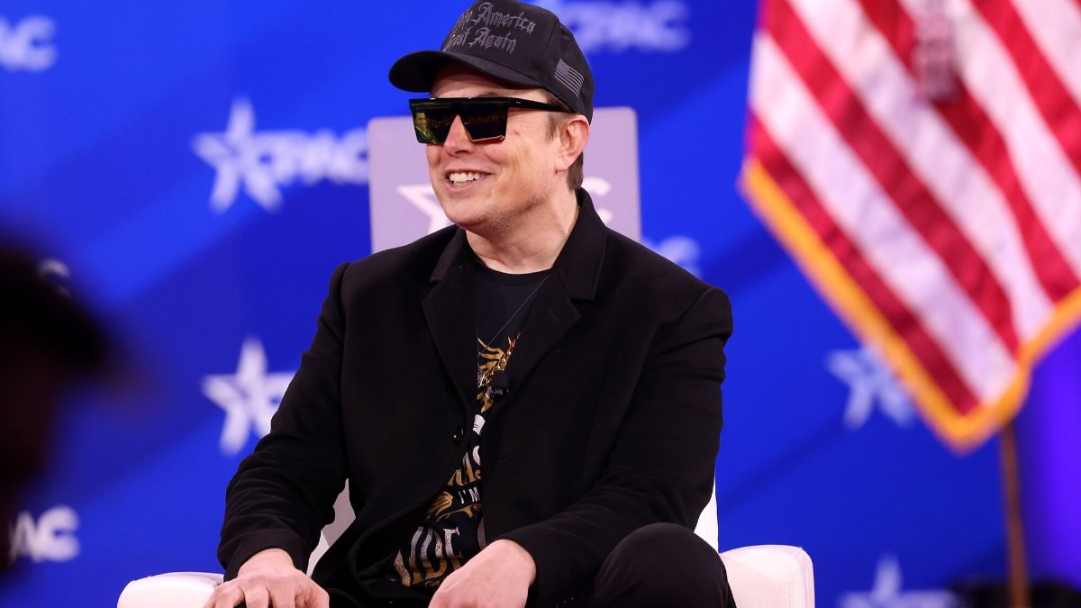 Elon Musk Hits $500 Billion Net Worth