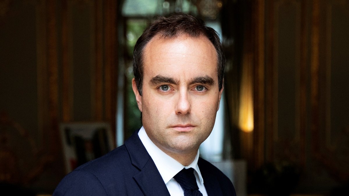 Macron Accepts Prime Minister Lecornu’s Resignation